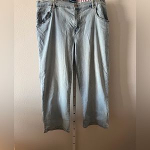 Avenue Blues Stretch Crop Jeans